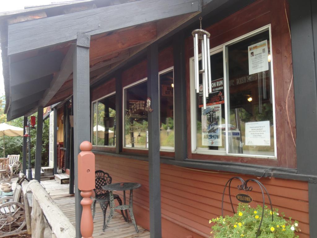 Old Towne Inne Chuckwagon Bar & Grill Boston Bar Exterior photo