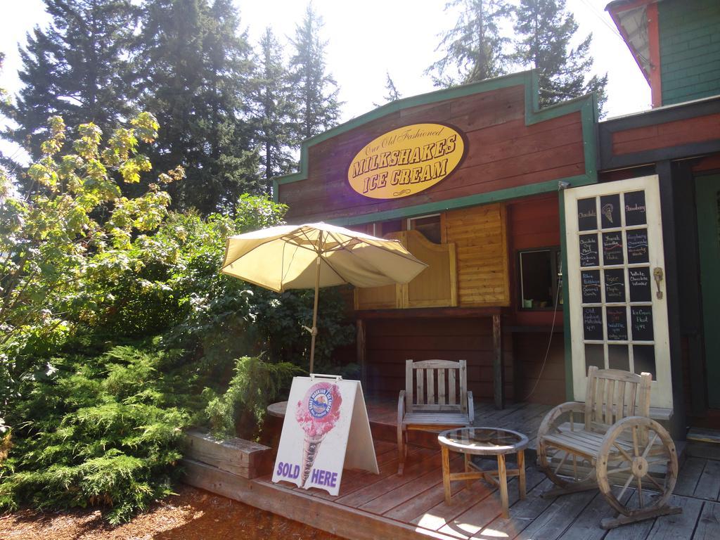 Old Towne Inne Chuckwagon Bar & Grill Boston Bar Exterior photo