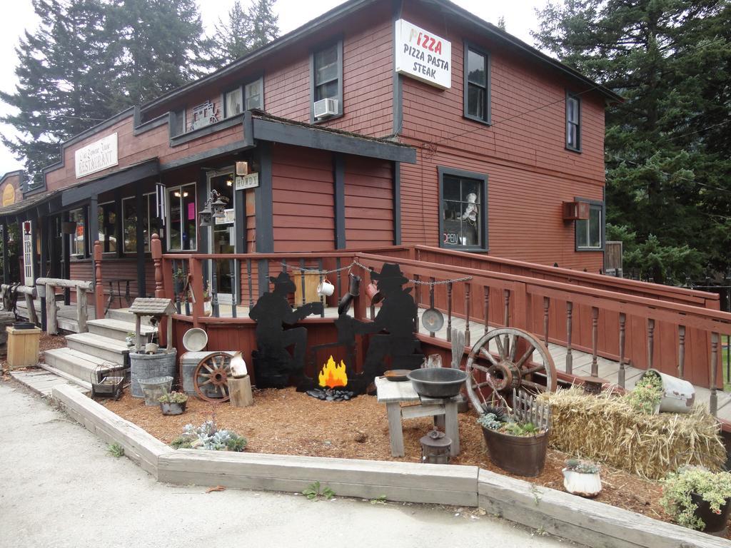 Old Towne Inne Chuckwagon Bar & Grill Boston Bar Exterior photo